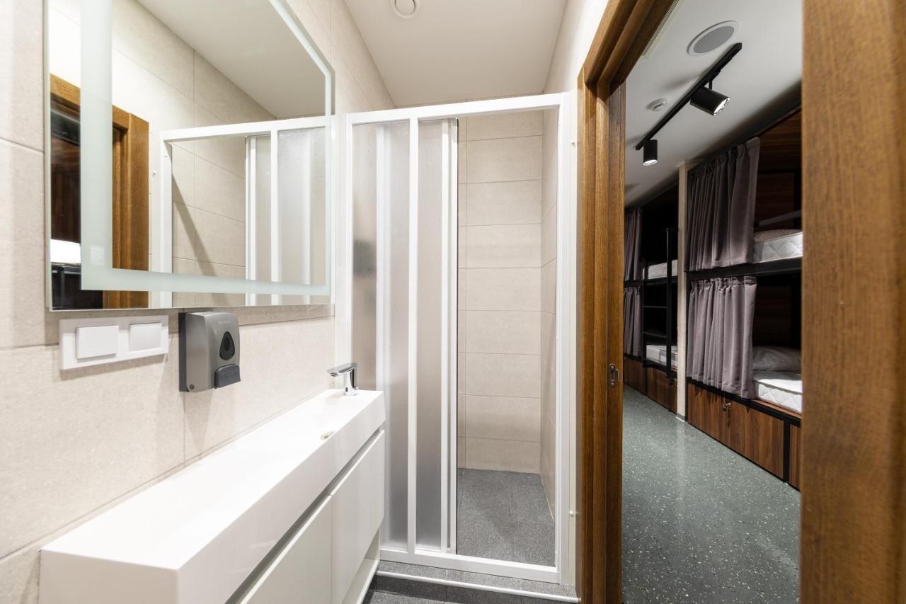 Misto Capsule Hotel Kiew Exterior foto