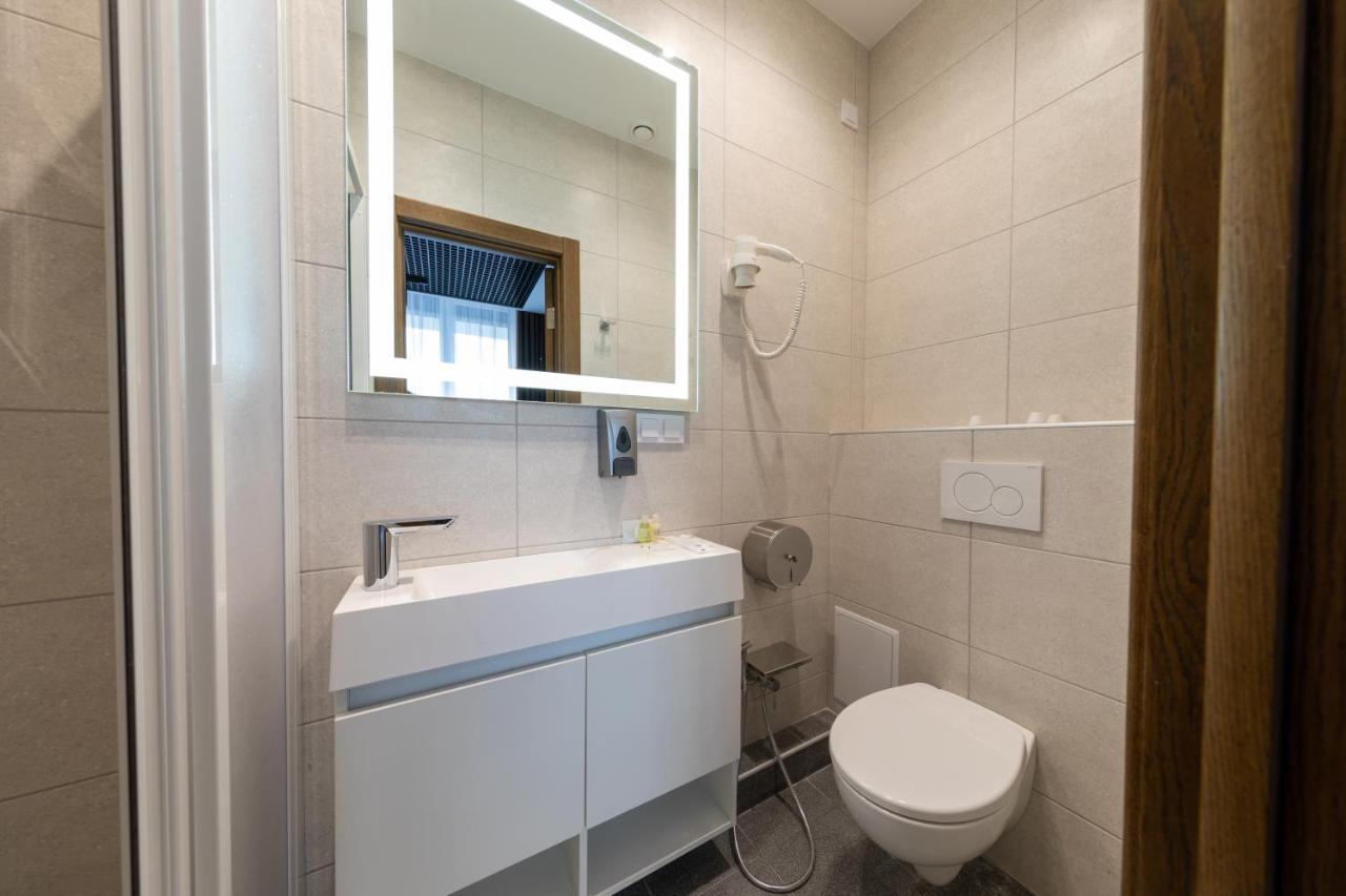 Misto Capsule Hotel Kiew Exterior foto