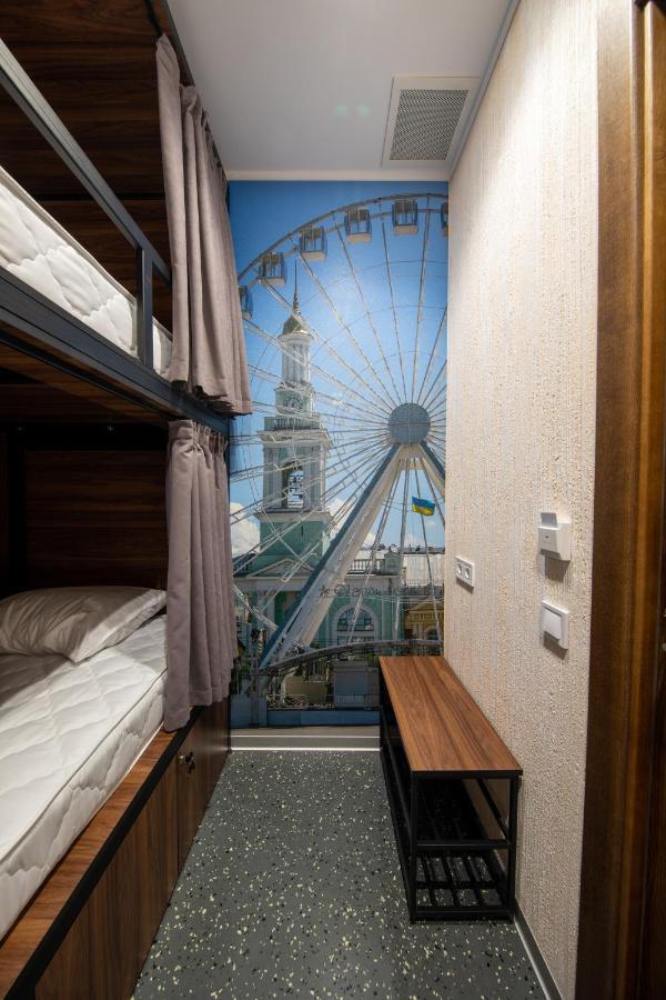 Misto Capsule Hotel Kiew Exterior foto