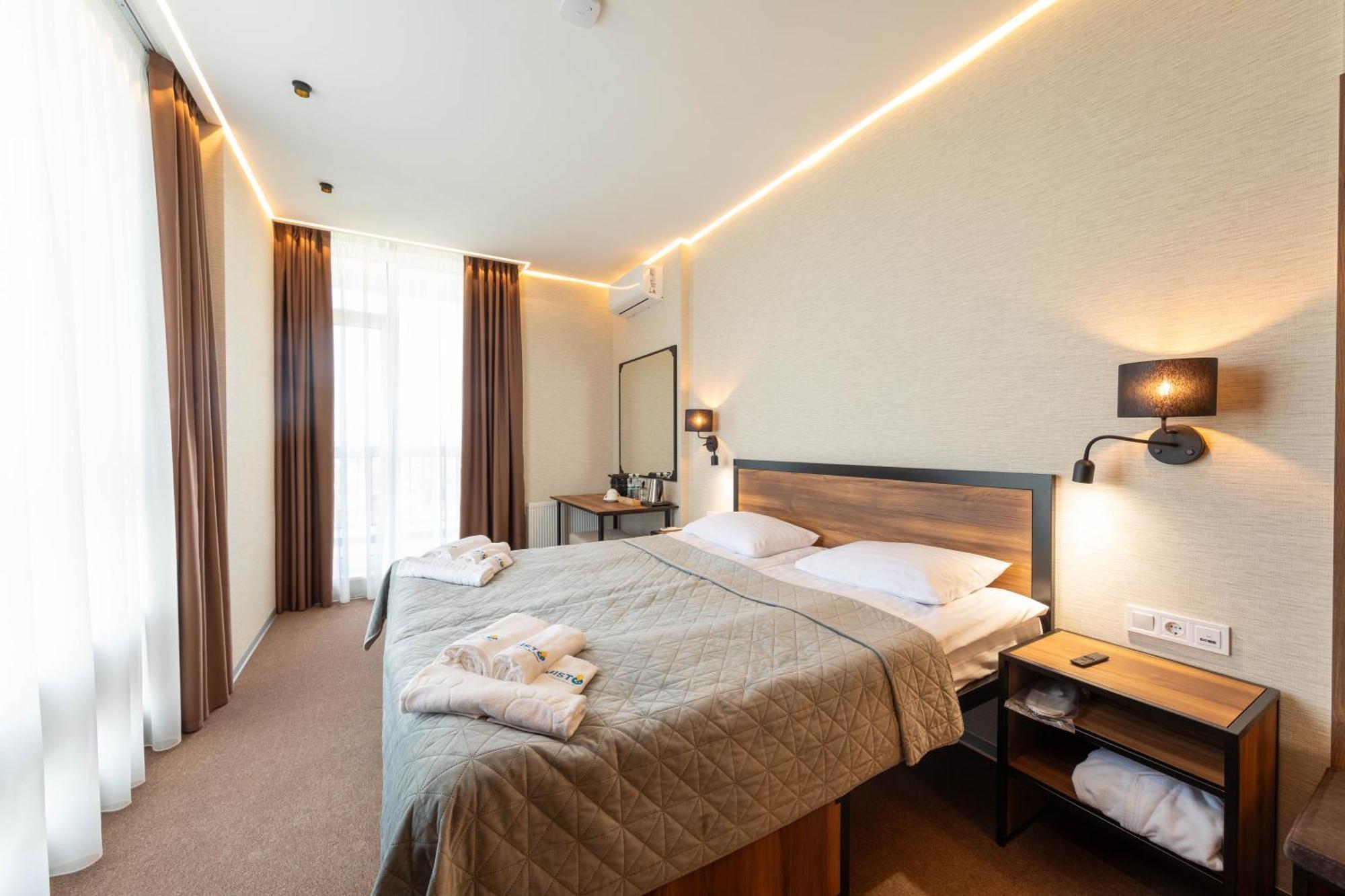 Misto Capsule Hotel Kiew Exterior foto