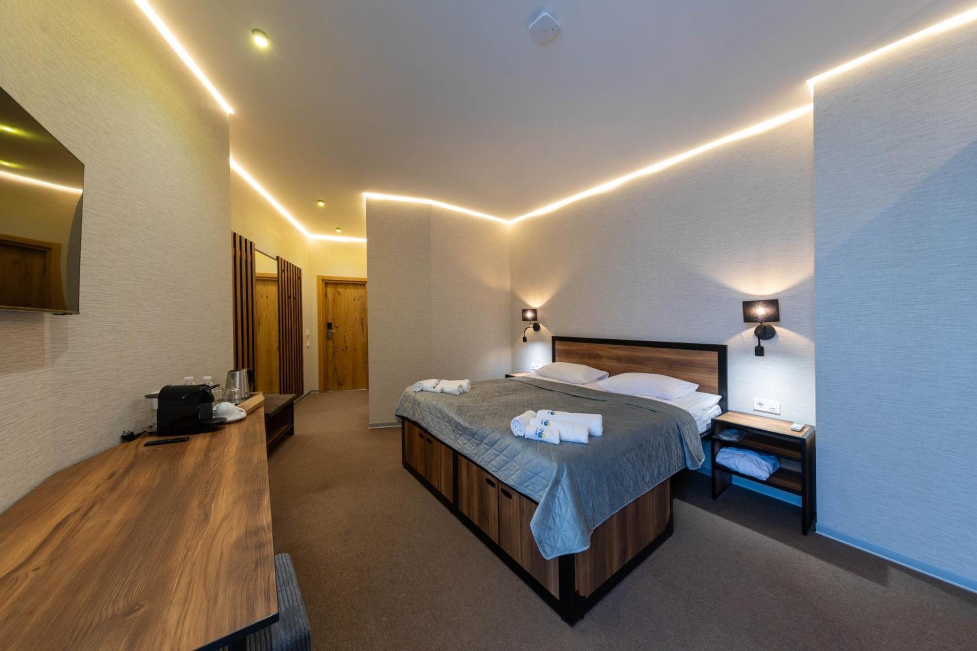 Misto Capsule Hotel Kiew Exterior foto